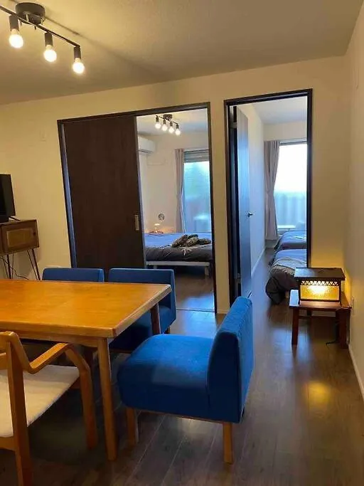 Apartment 箱根湯本から一駅。大正〜昭和の家具に囲まれた、緑香るウッドテラスのある宿。高台から小田原の街を一望　 Odawara