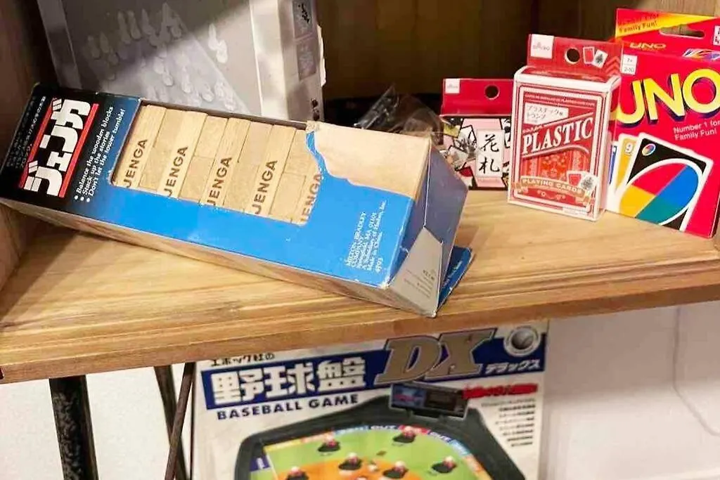 Apartment 箱根湯本から一駅。大正〜昭和の家具に囲まれた、緑香るウッドテラスのある宿。高台から小田原の街を一望　 Odawara Japan