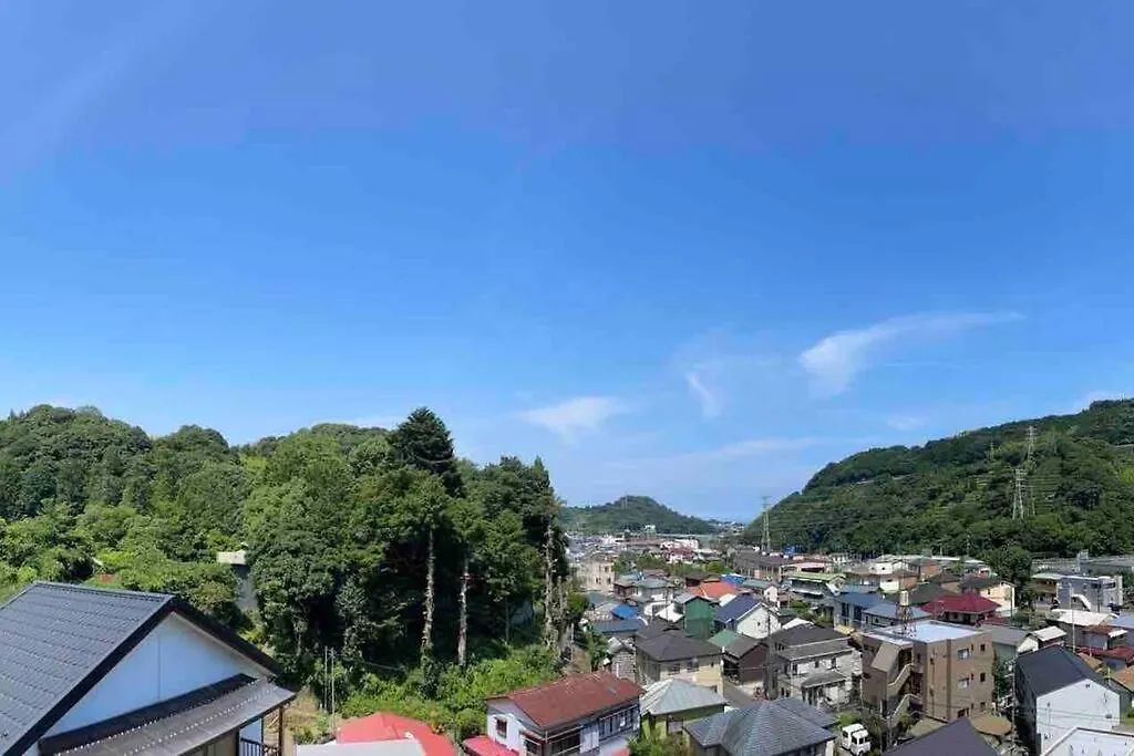 Apartment 箱根湯本から一駅。大正〜昭和の家具に囲まれた、緑香るウッドテラスのある宿。高台から小田原の街を一望　 Odawara
