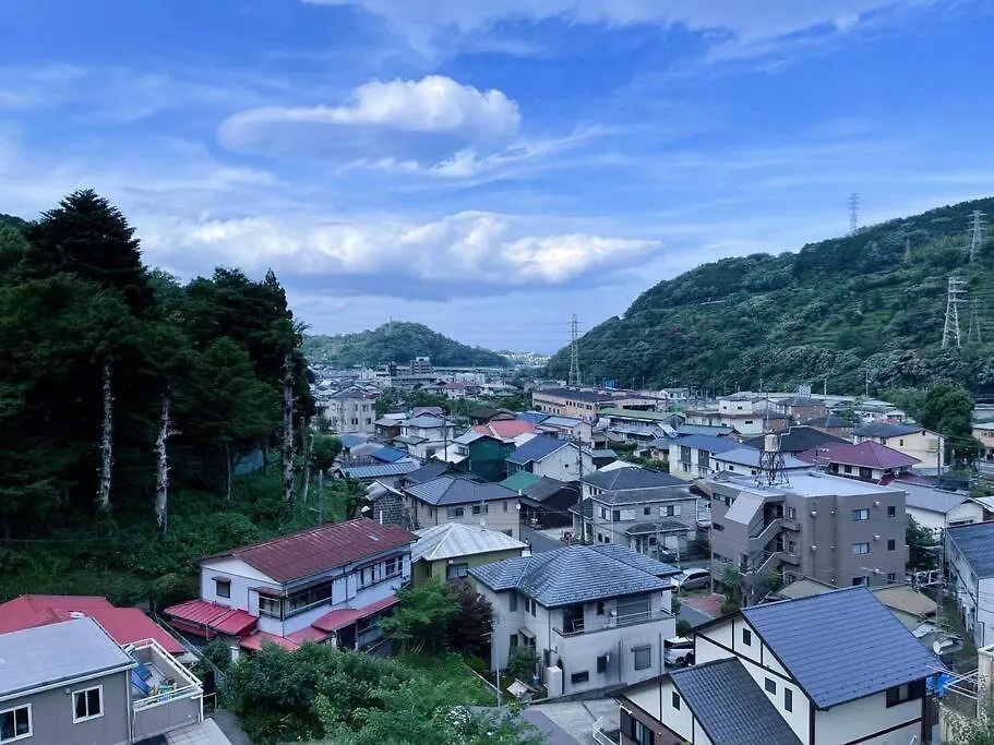 箱根湯本から一駅。大正〜昭和の家具に囲まれた、緑香るウッドテラスのある宿。高台から小田原の街を一望　 Odawara 0*,  Giappone