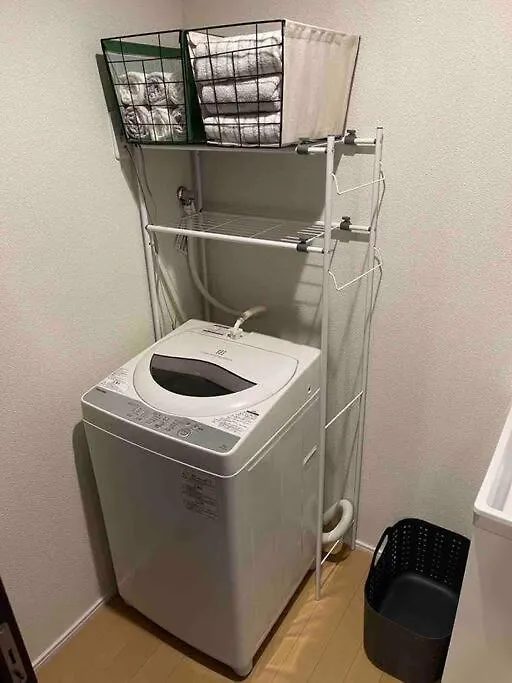 箱根湯本から一駅。大正〜昭和の家具に囲まれた、緑香るウッドテラスのある宿。高台から小田原の街を一望　 Odawara 0*,  Giappone