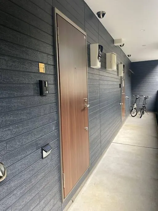 Appartamento 箱根湯本から一駅。大正〜昭和の家具に囲まれた、緑香るウッドテラスのある宿。高台から小田原の街を一望　 Odawara